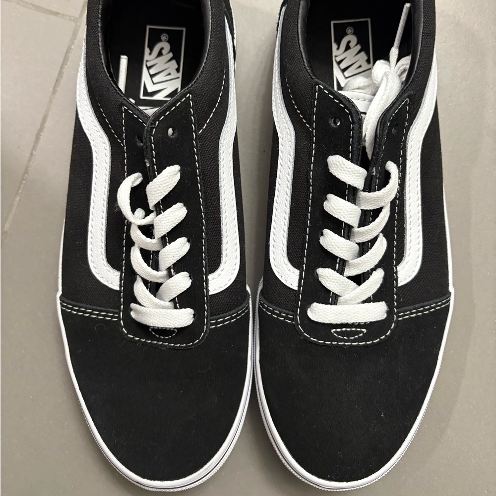 Brand spanking new black classic vans size 6
